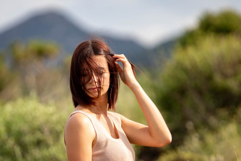 Portrait de Chloé à la lumière du soleil couchant du Racou