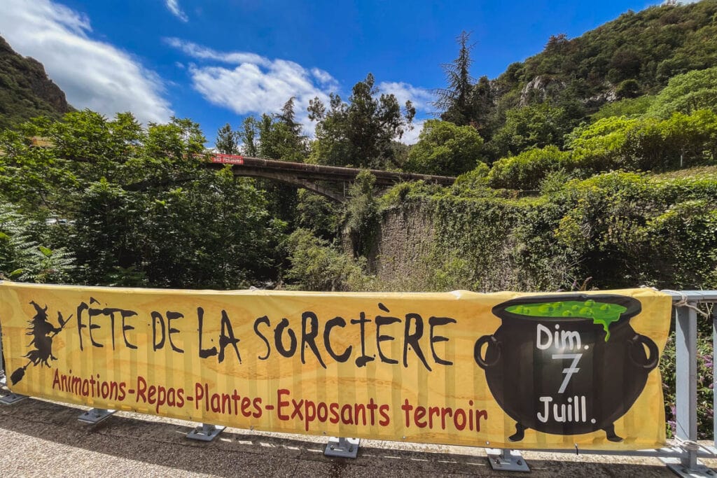 Panneau annonçant la fête de la sorcière de Villefranche-de-conflent