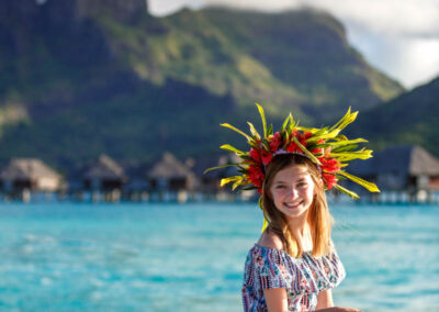 photo d'une fille avec une couronne de fleurs