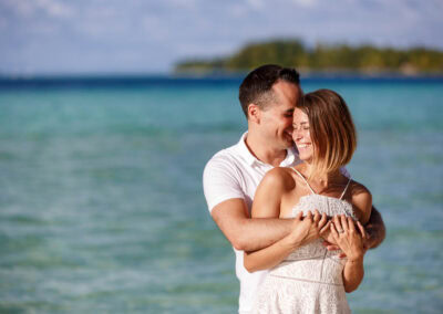 photo d'un couple à la plage