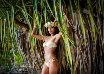 portrait d'une jeune femme en maillot de bain