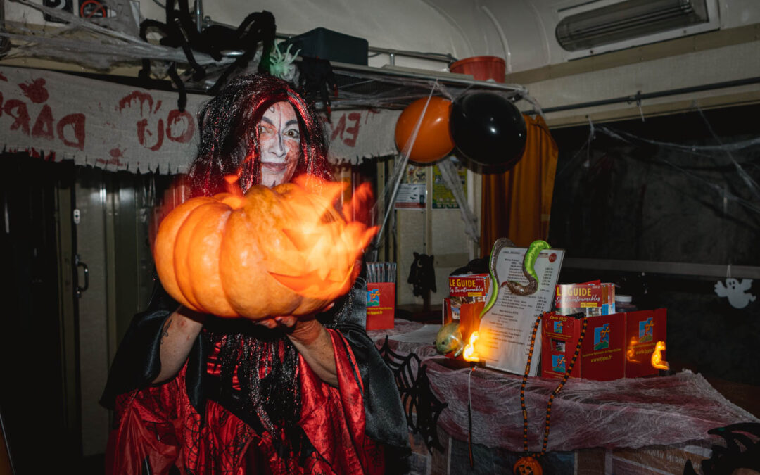 le Train Rouge d'halloween et ses animations en photo