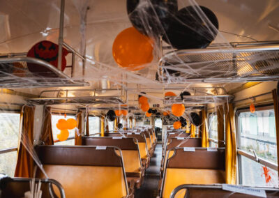 la décoration du train rouge d'halloween