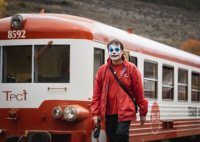 le conducteur du train rouge d'halloween