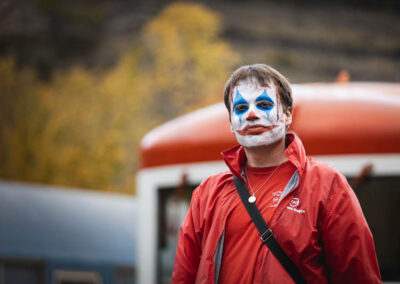 le conducteur du train rouge d'halloween