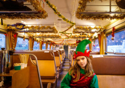 un lutin du train rouge de Noël (Tpcf)